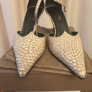 Donald J Pliner elegant beige heels with ankle strap, size 9